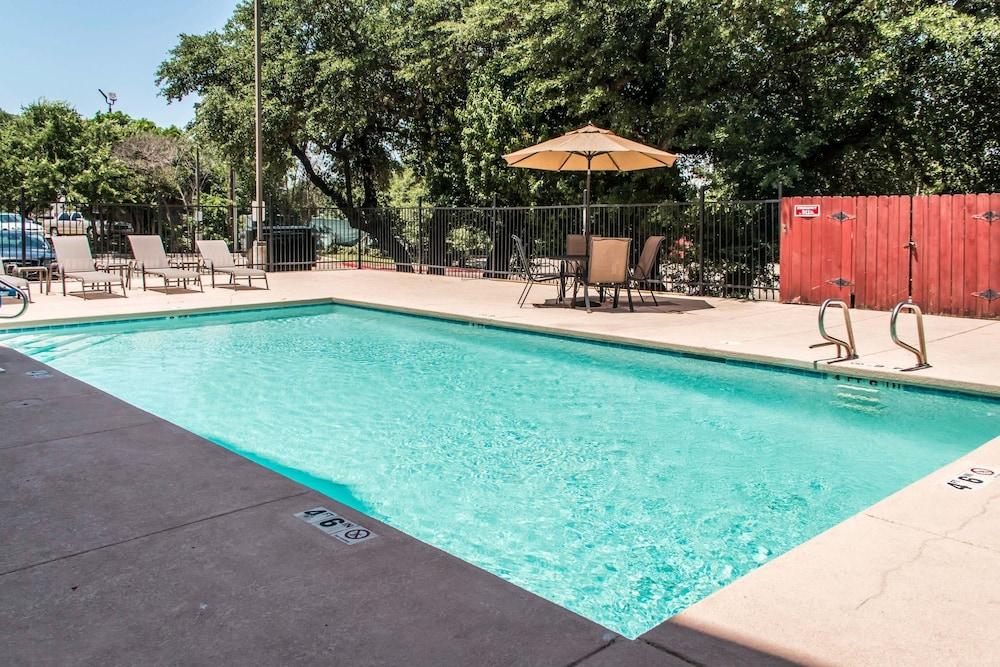 Spark by Hilton Round Rock photo 14