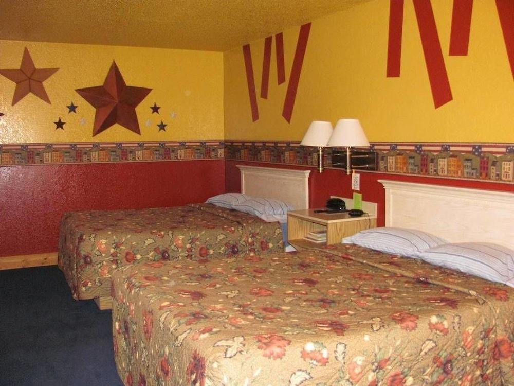 Earth Inn Motel photo 3