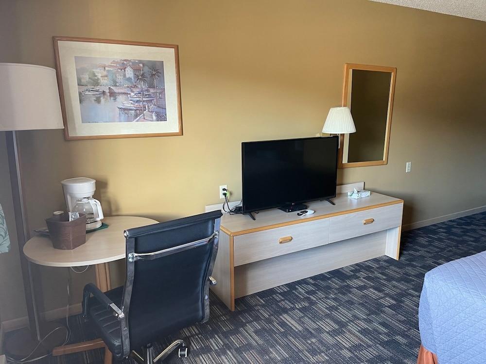 Lakeside Motor Inn photo 16
