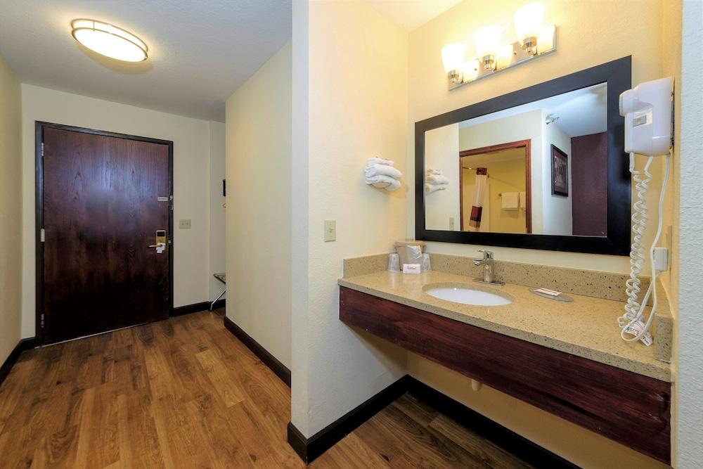 Red Roof Inn Osage Beach - Lake of the Ozarks photo 18