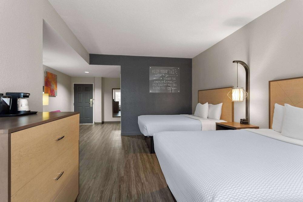 La Quinta Inn & Suites by Wyndham Ft. Pierce photo 20