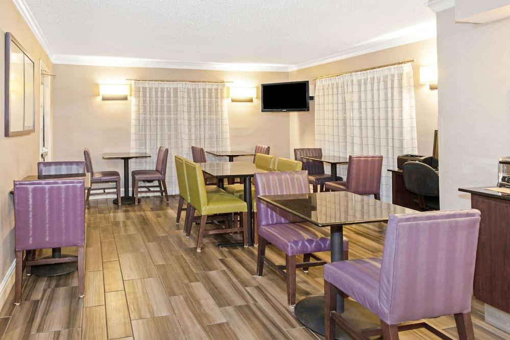 La Quinta Inn by Wyndham Wichita Falls photo 12