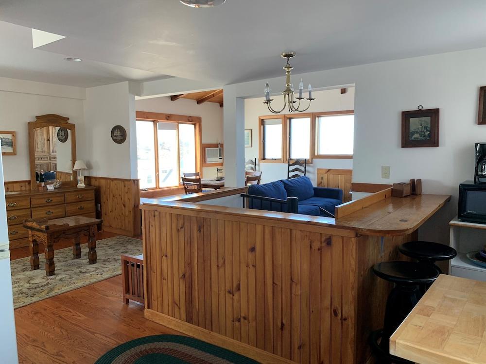 Vineyard Harbor Motel - Private Beach photo 67