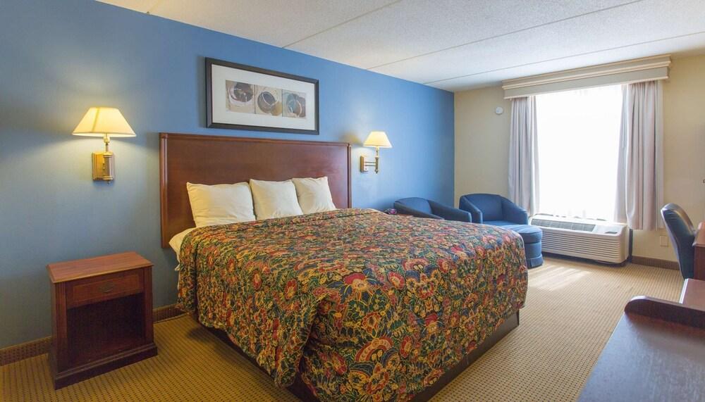 Studios and Suites 4 Less Western Branch photo 6