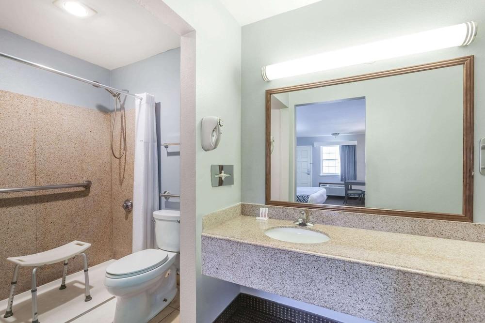 Days Inn by Wyndham Austin/University/Downtown photo 29