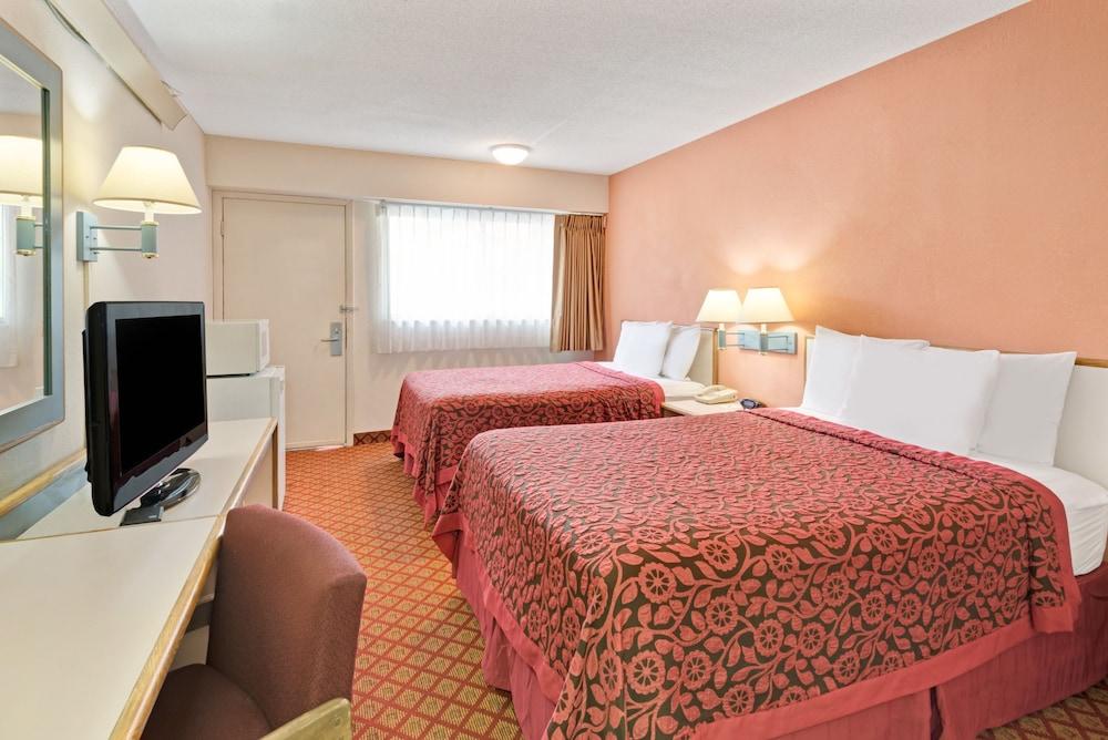 Days Inn by Wyndham Overland Park/Metcalf/Convention Center photo 16