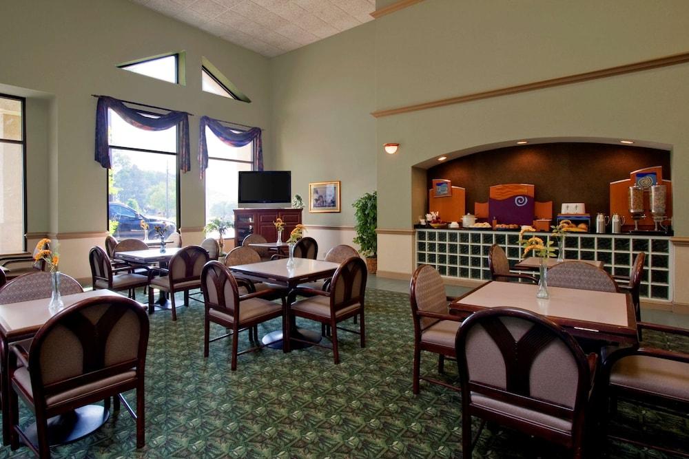 Americas Best Value Inn Tunica Resort photo 17