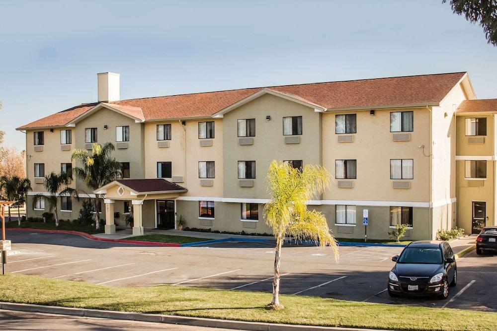 Super 8 by Wyndham Vacaville photo 1
