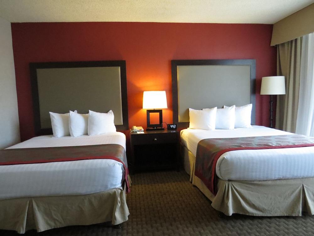 Holiday Inn Express & Suites Phoenix Midtown by IHG photo 42