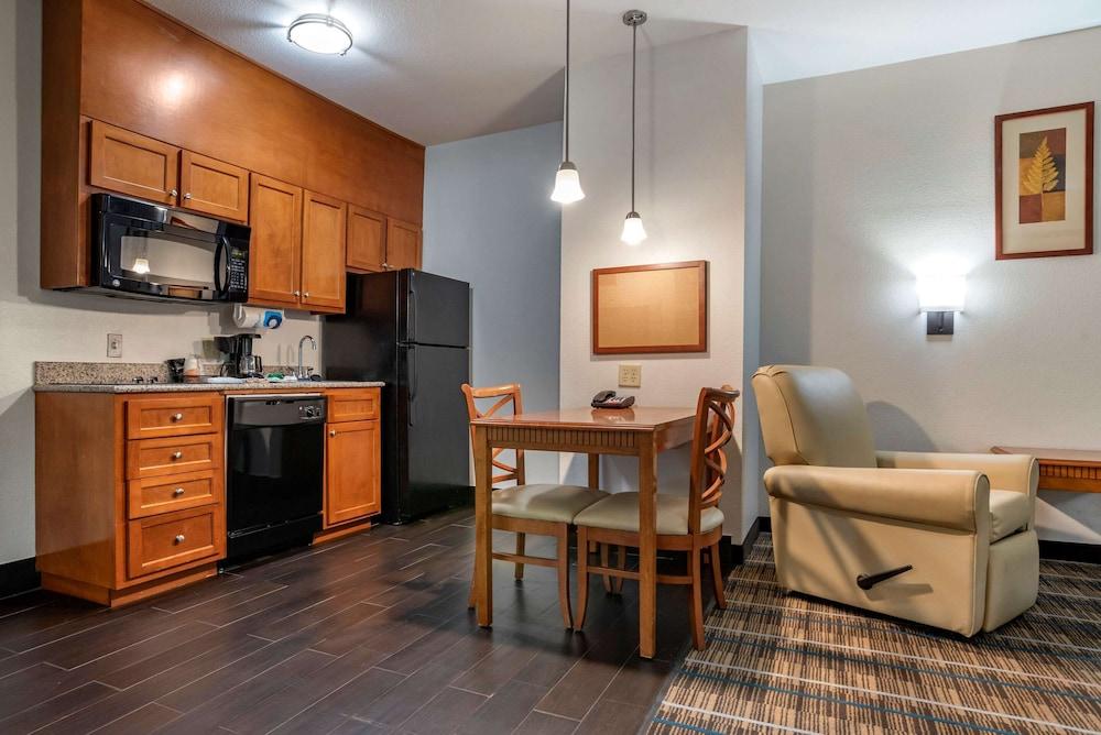 MainStay Suites Denham Springs - Baton Rouge East photo 35
