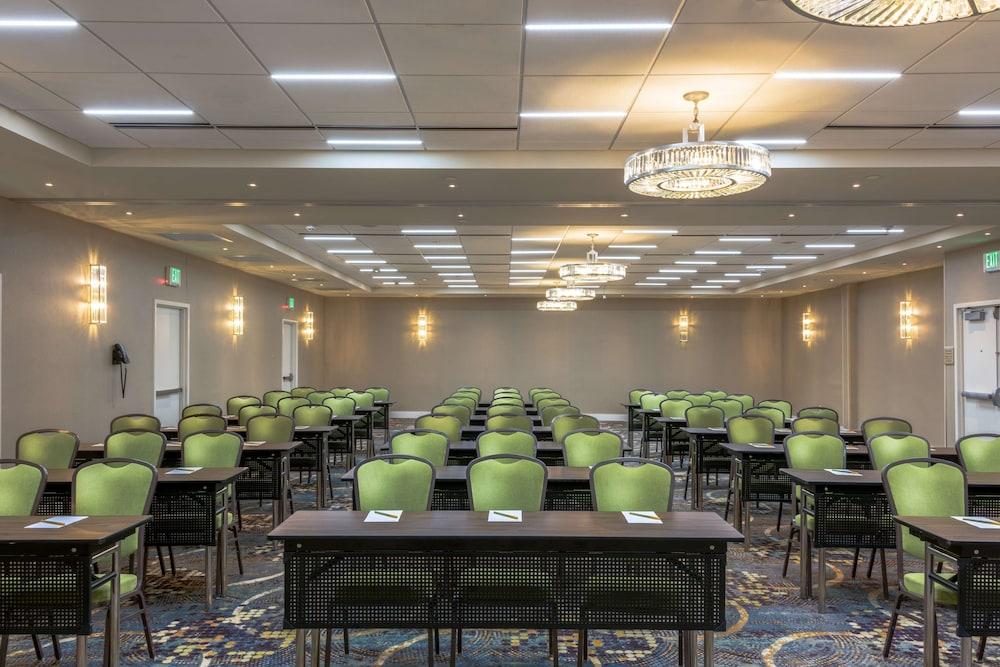 Hilton Garden Inn Reagan National Airport photo 16