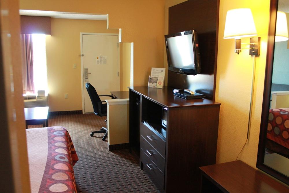Super 8 by Wyndham Madison/Ridgeland Area photo 14