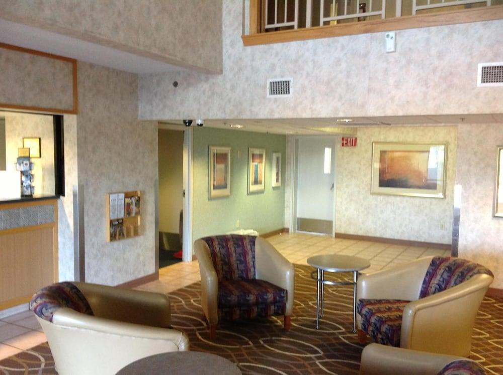 Plano Inn & Suites photo 4