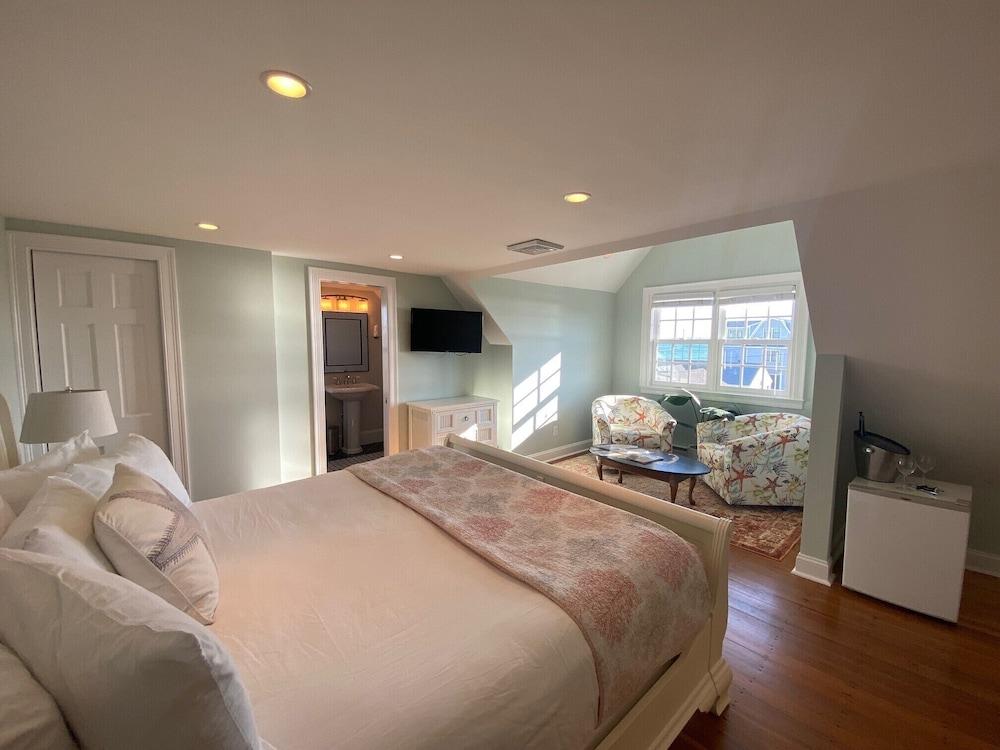 Beach Breeze Inn photo 11