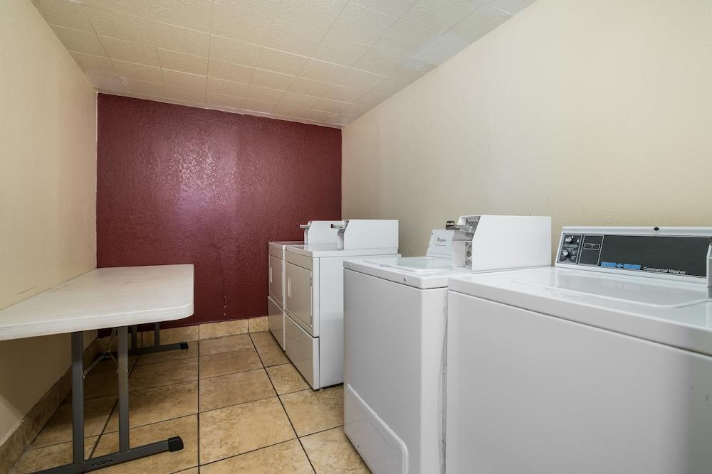 Red Roof Inn North Dallas - Park Central photo 19