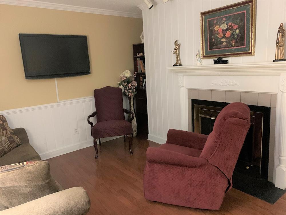 Oak Square Rentals photo 77