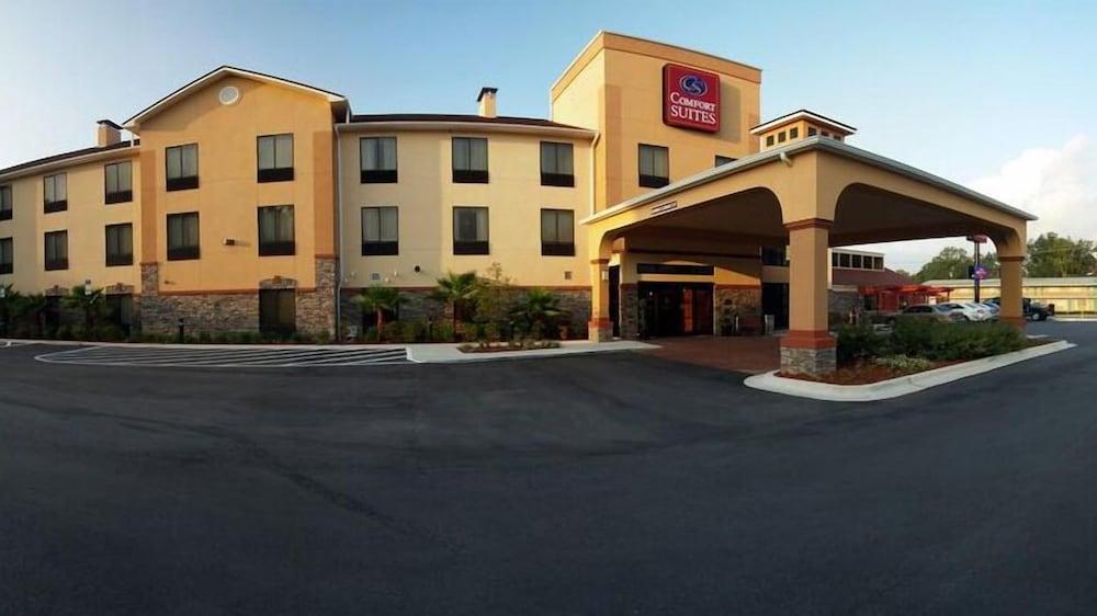 Comfort Suites photo 32