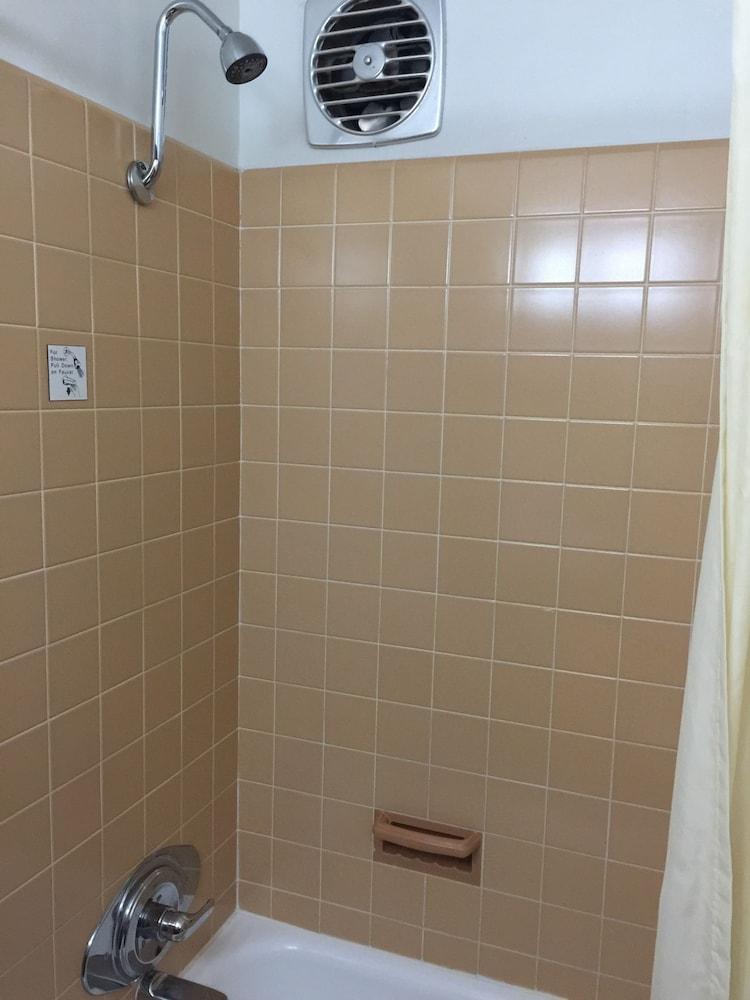 Lazy U Motel photo 9