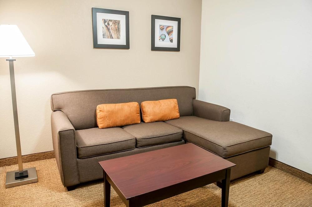 Comfort Suites Albuquerque/North Journal Center photo 27