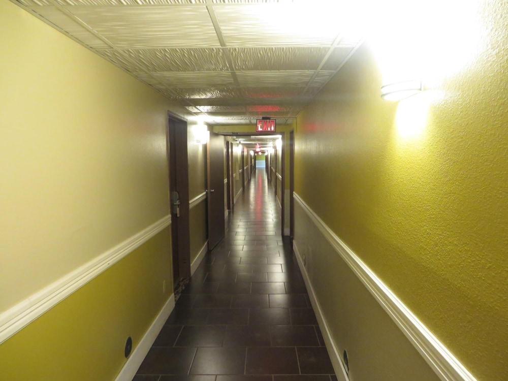 Riverside Suites photo 35