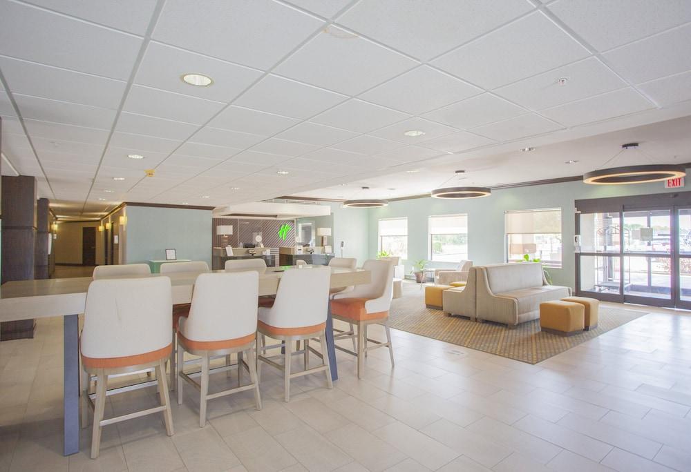 Holiday Inn & Suites Spring- The Woodlands Area by IHG photo 4