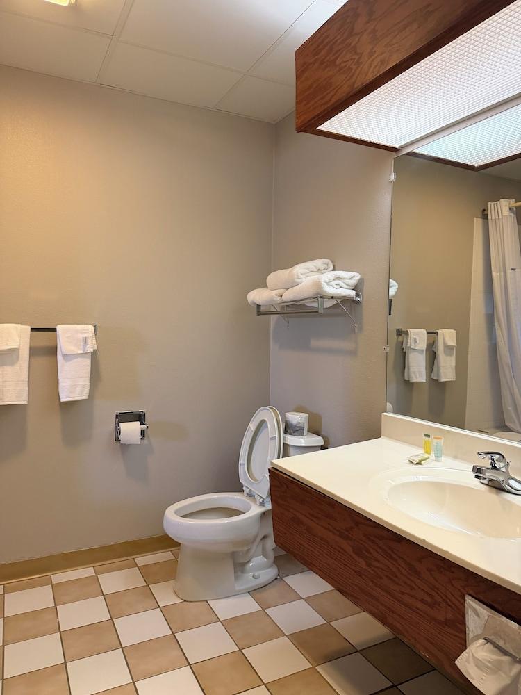 Relax Inn & Suites photo 9