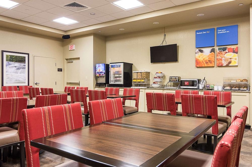 Comfort Inn Bentonville - Crystal Bridges photo 48