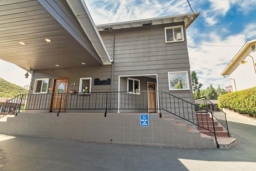 Mariposa Lodge photo 27