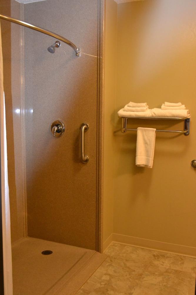 Carrington Inn & Suites photo 20