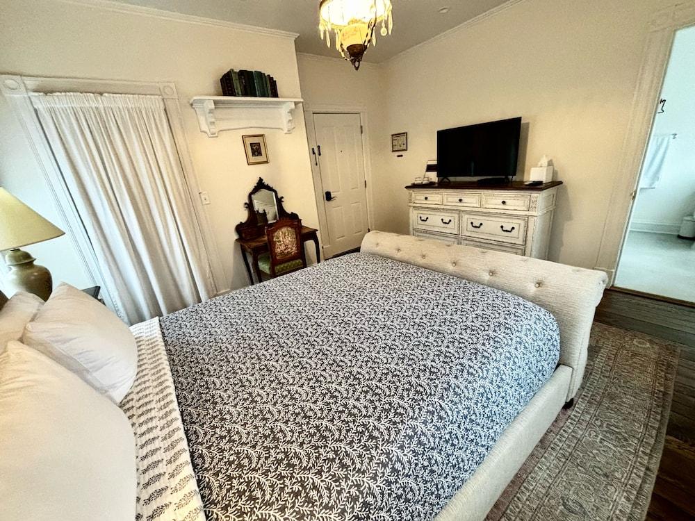 Armistead House photo 10