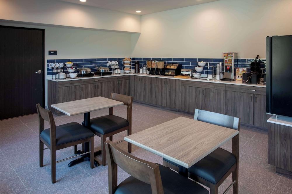 GrandStay Hotel & Suites photo 24