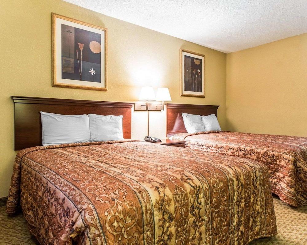Country Hearth Inn & Suites photo 9