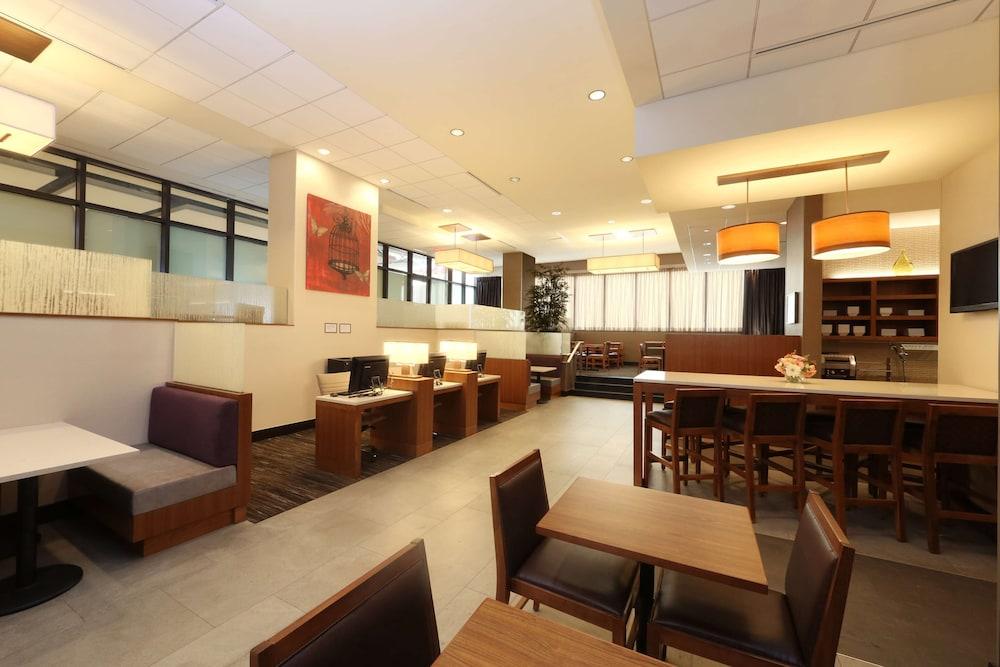 Hyatt Place Flushing/LaGuardia Airport photo 21