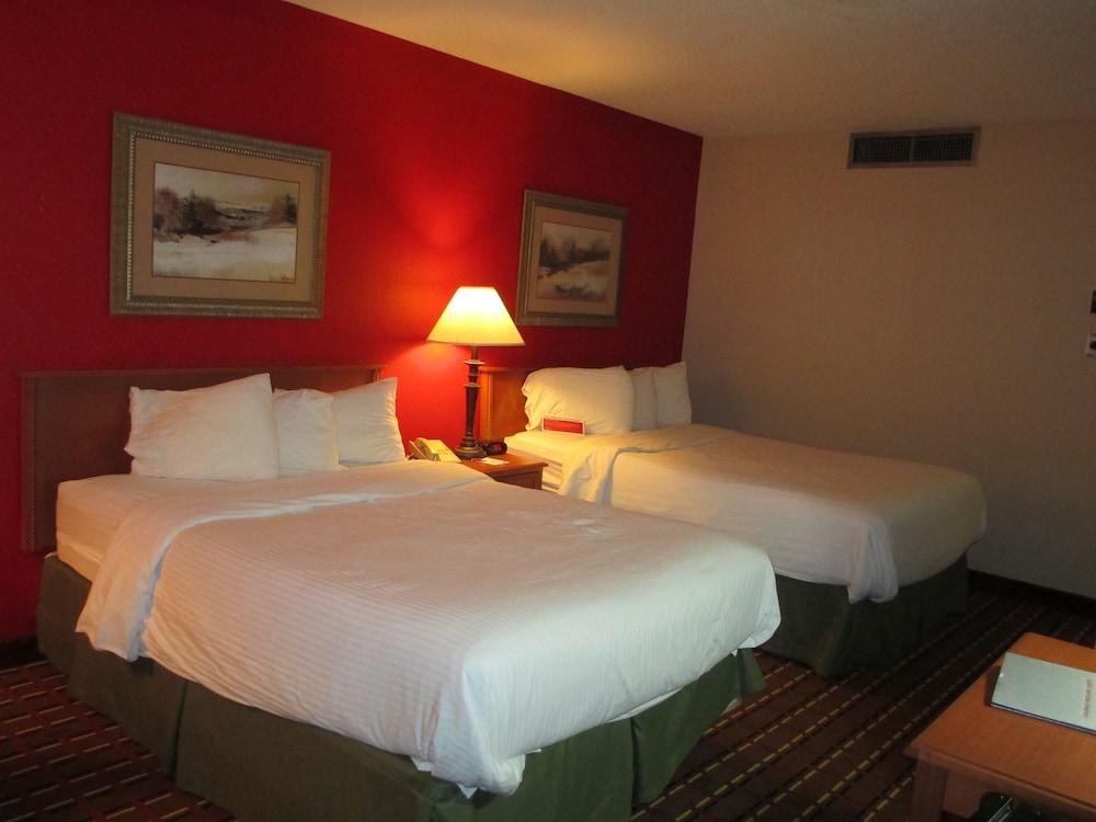 Salina Ambassador Hotel and Conference Center photo 10