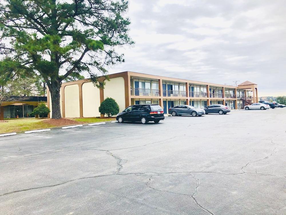 Americas Best Value Inn Wilson photo 24