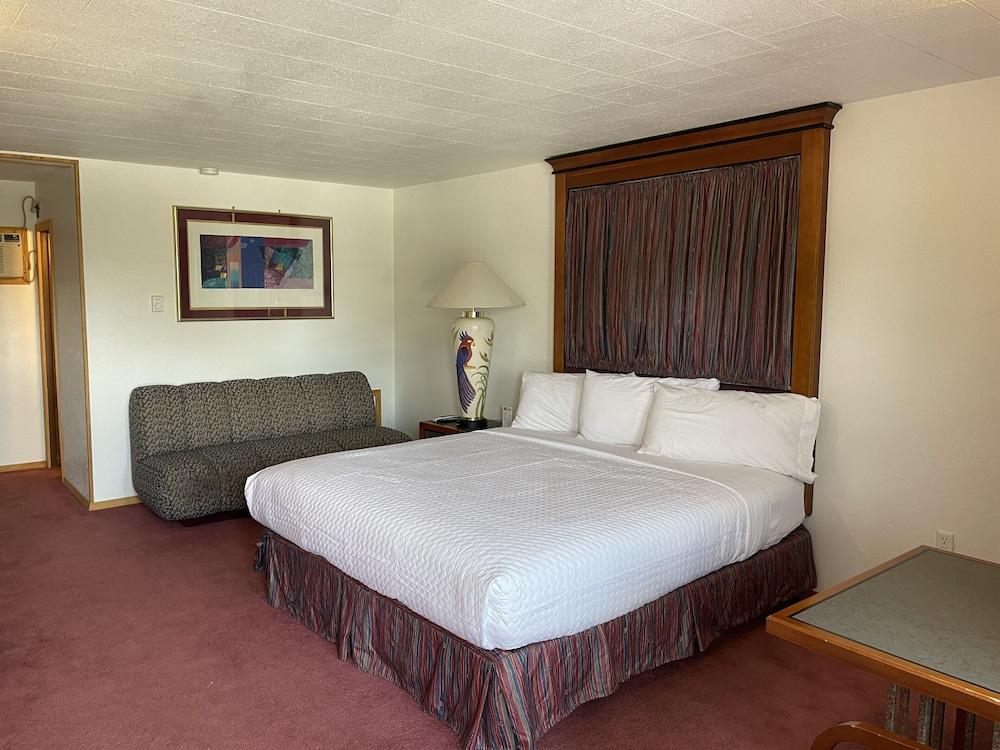 Trails End Motel photo 34