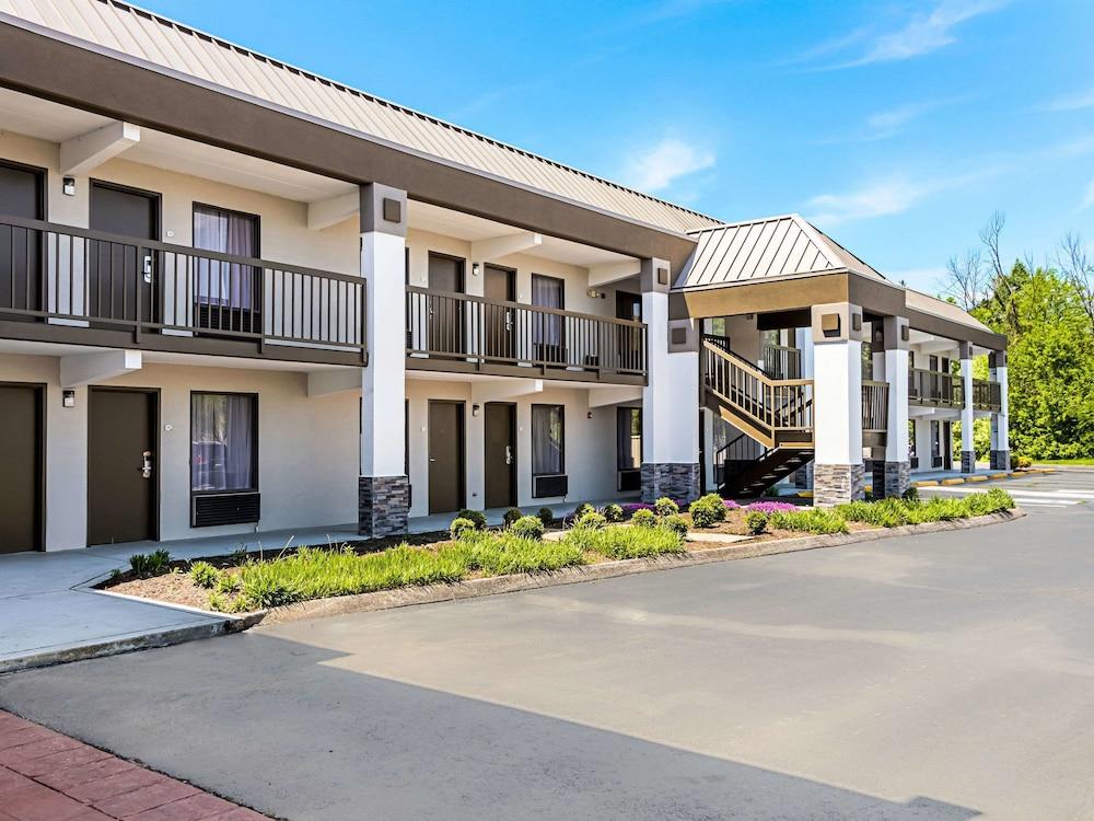 Farragut Inn & Suites photo 4