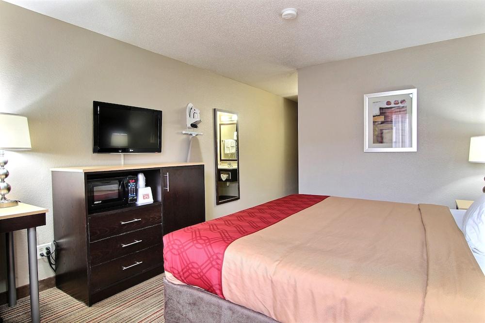 Econo Lodge Grand Forks near University photo 15