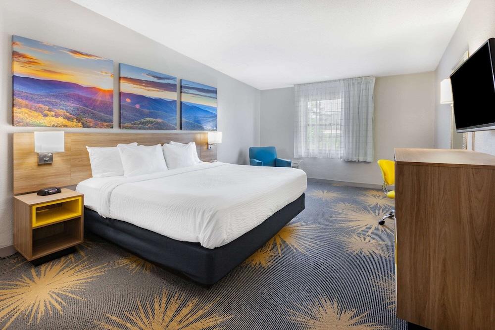 Days Inn by Wyndham Roanoke/Hollins Near I-81 photo 10