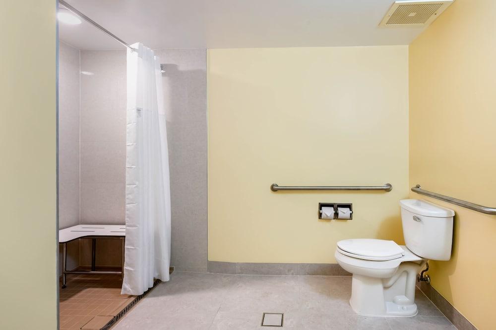 SureStay by Best Western Jacksonville Airport photo 30