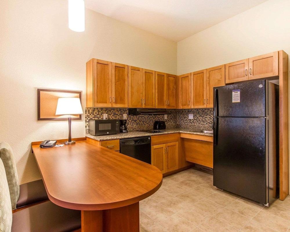 MainStay Suites Stanley photo 34
