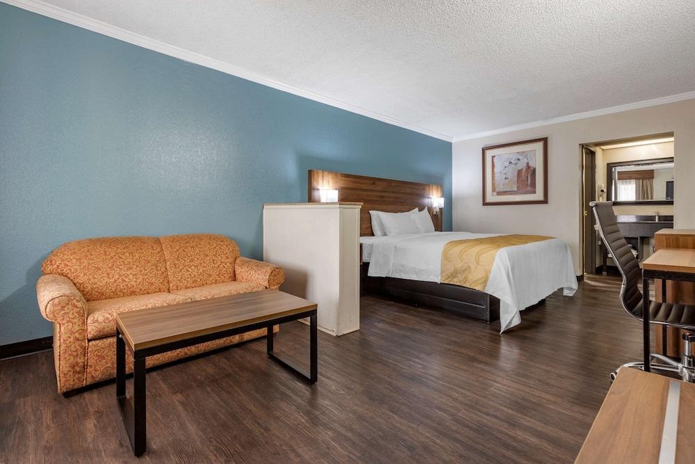 Quality Inn & Suites Ft. Jackson Maingate photo 11