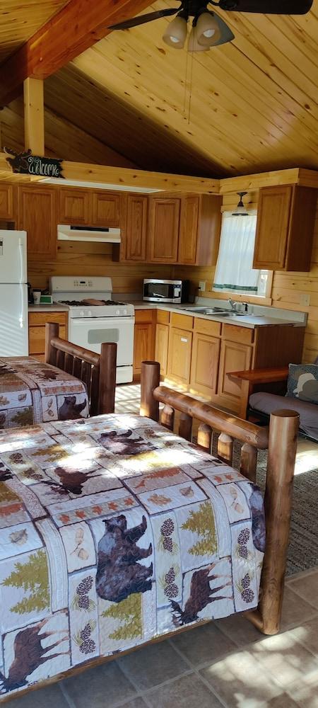 Twin Pines Lodge & Cabins photo 36