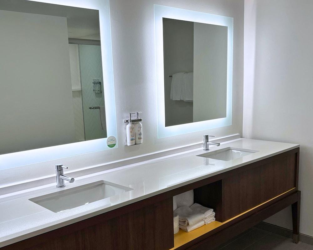 Holiday Inn Hotel & Suites Orange Park by IHG photo 16
