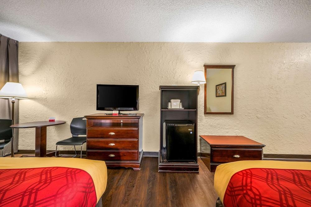 Econo Lodge Corinth photo 11