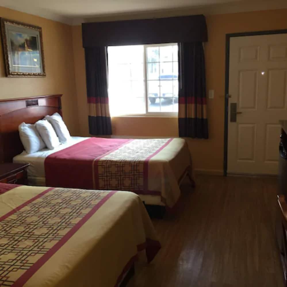 National City Motel photo 8