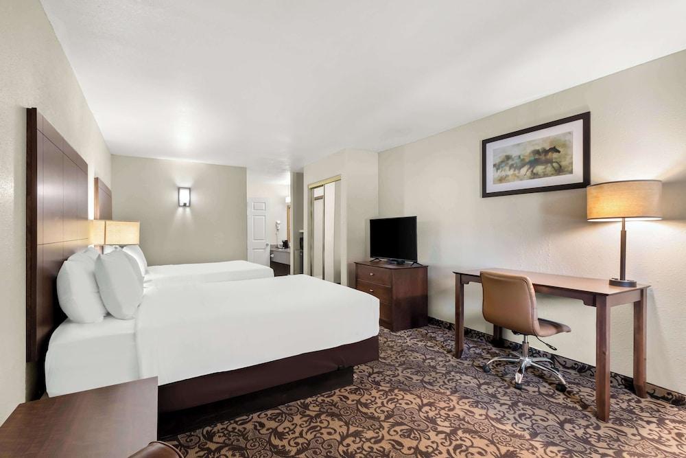 Best Western George West Executive Inn photo 7