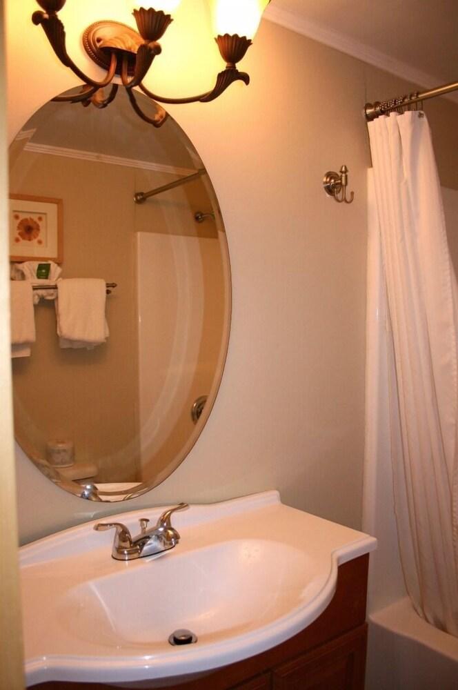 Hinckley's Dreamwood Cottages photo 14
