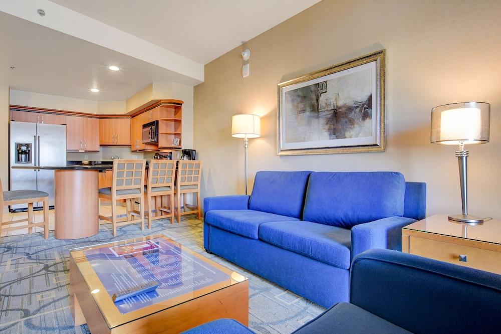 Sapphire Skyline Premium Suite photo 48