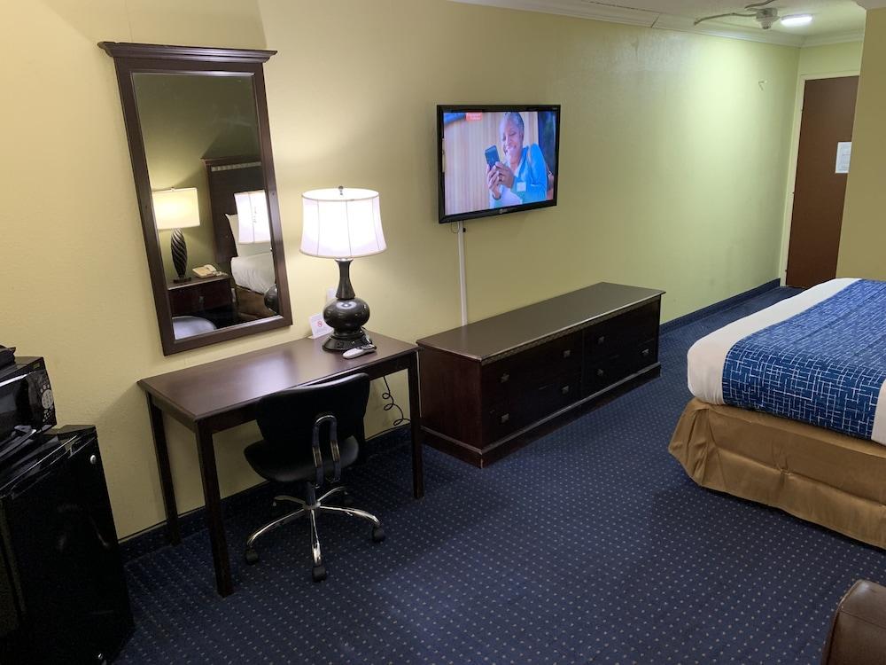 Travelodge by Wyndham Odessa photo 8